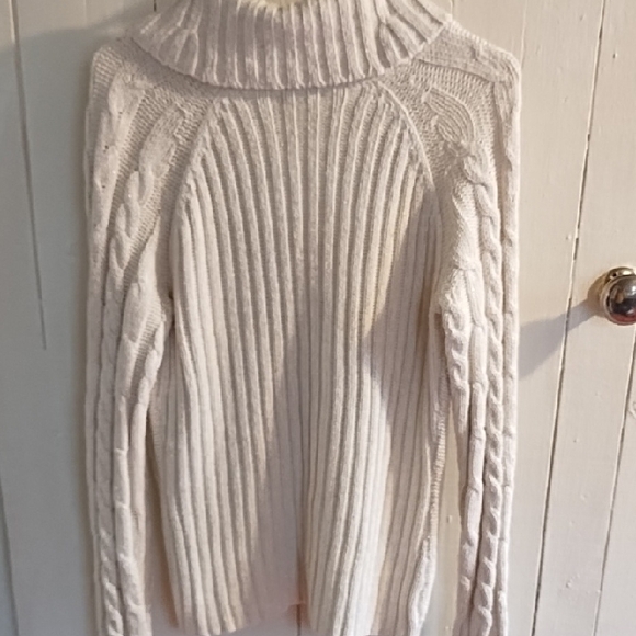 St. John's Bay Like New Women's Cream Cable Knit Sweater Size Medium. - Picture 5 of 9